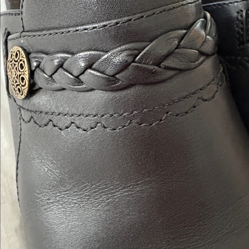 Clark’s Black Shoes - Picture 7 of 7